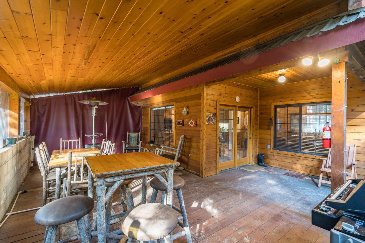 Rock Front Lodge Fish Camp Buitenkant foto
